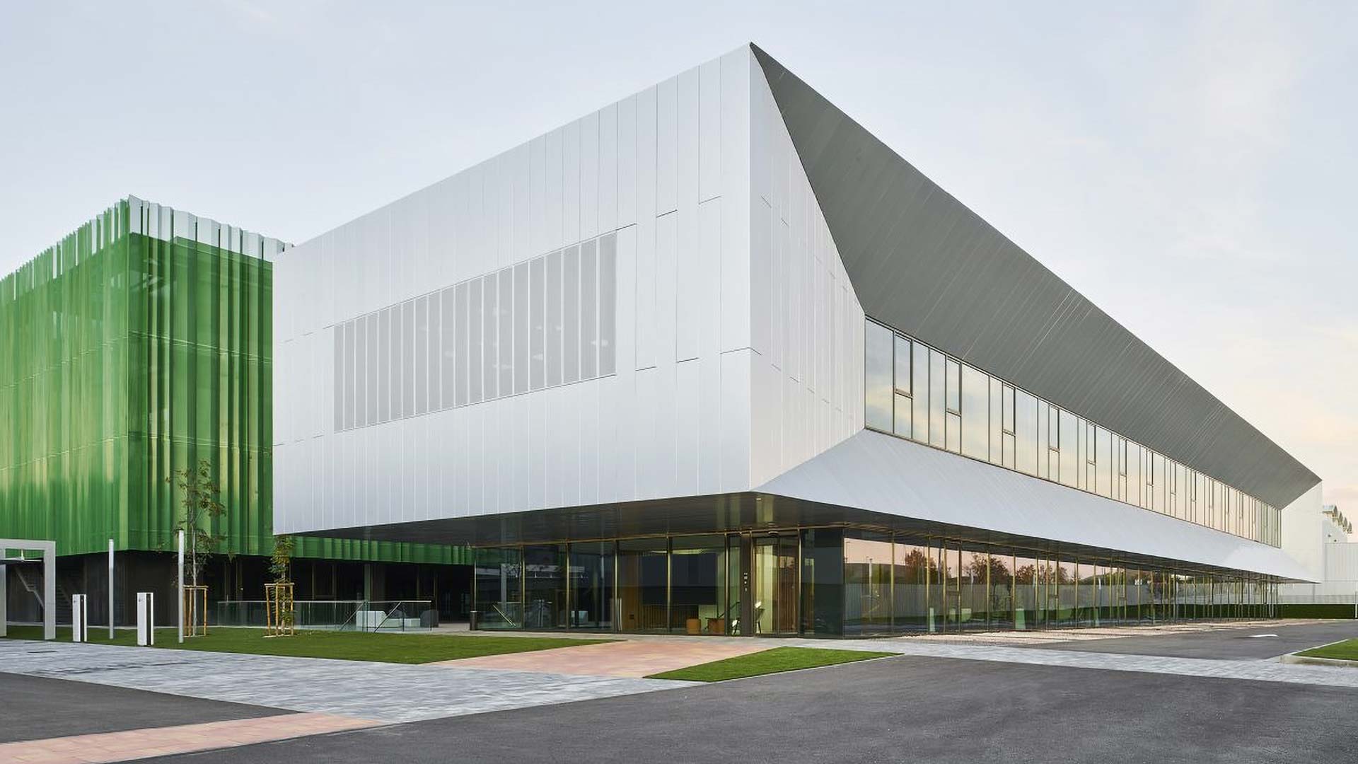 Exterior del edificio de las instalaciones de Certest Biotec